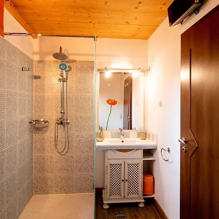 太阳小屋裸体主义者住宿加早餐旅馆 - 仅限成人入住