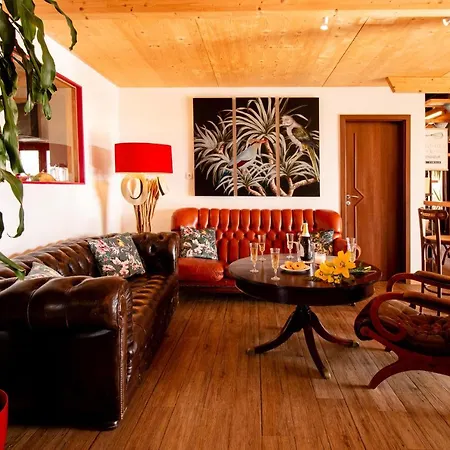 太阳小屋裸体主义者住宿加早餐旅馆 - 仅限成人入住 住宿加早餐酒店