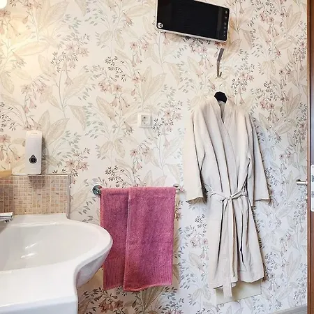 D'hotes Naturistes (adults Only) Bed & Breakfast